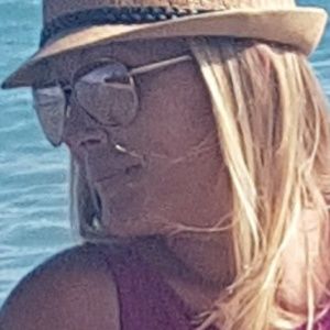 Meet your Posher, Hillary